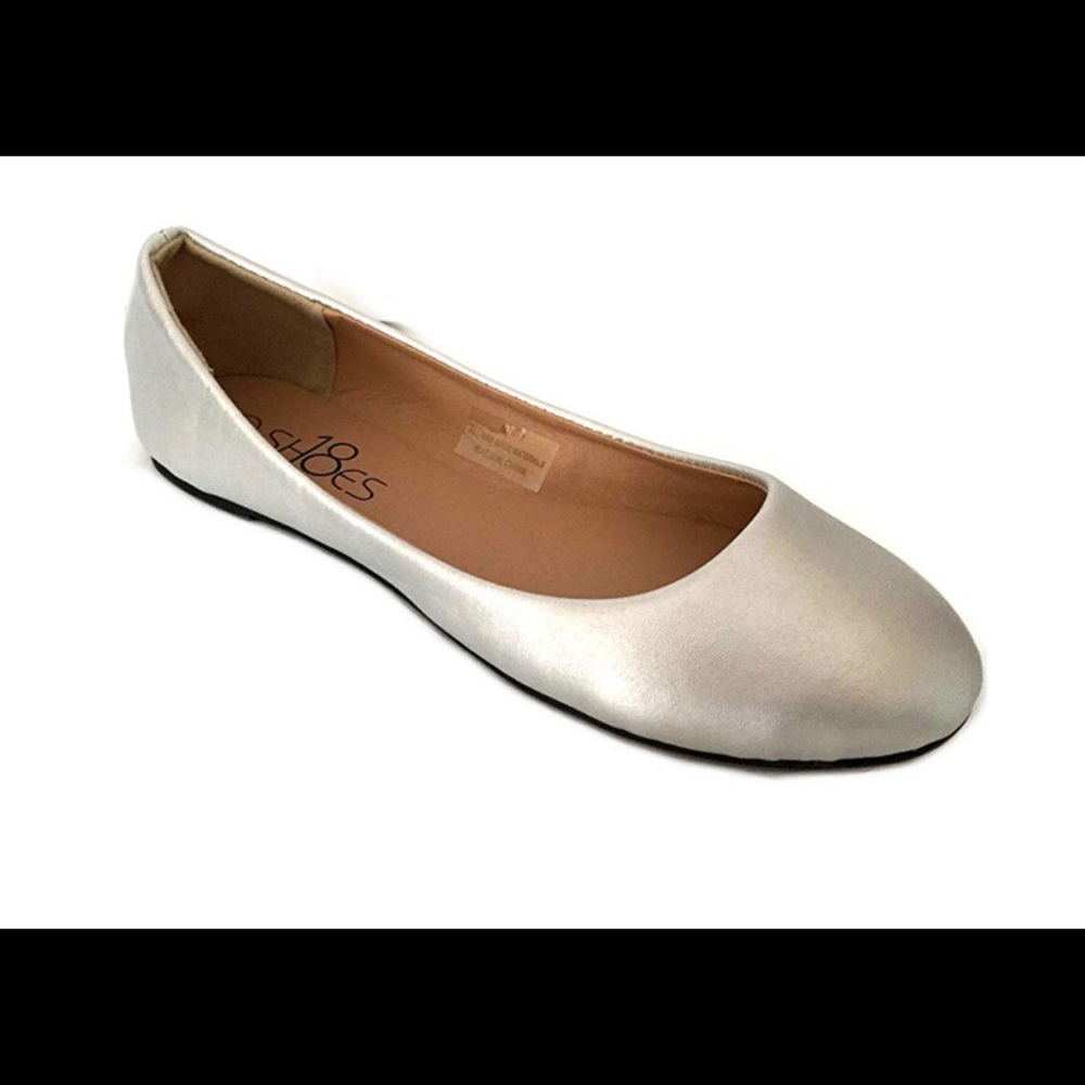 Silver round-toe ballerina flats - size 9